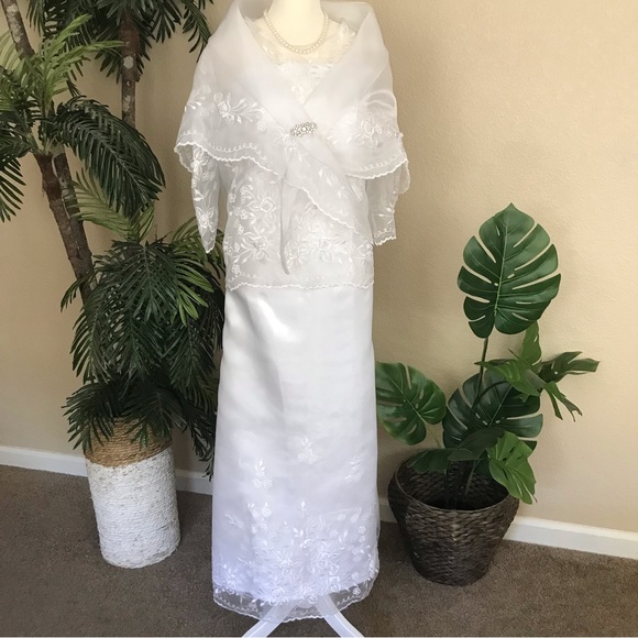 Beautiful White Maria Clara Filipiniana gown with classic embroidery, 3 pcs. Set - Picture 6 of 17